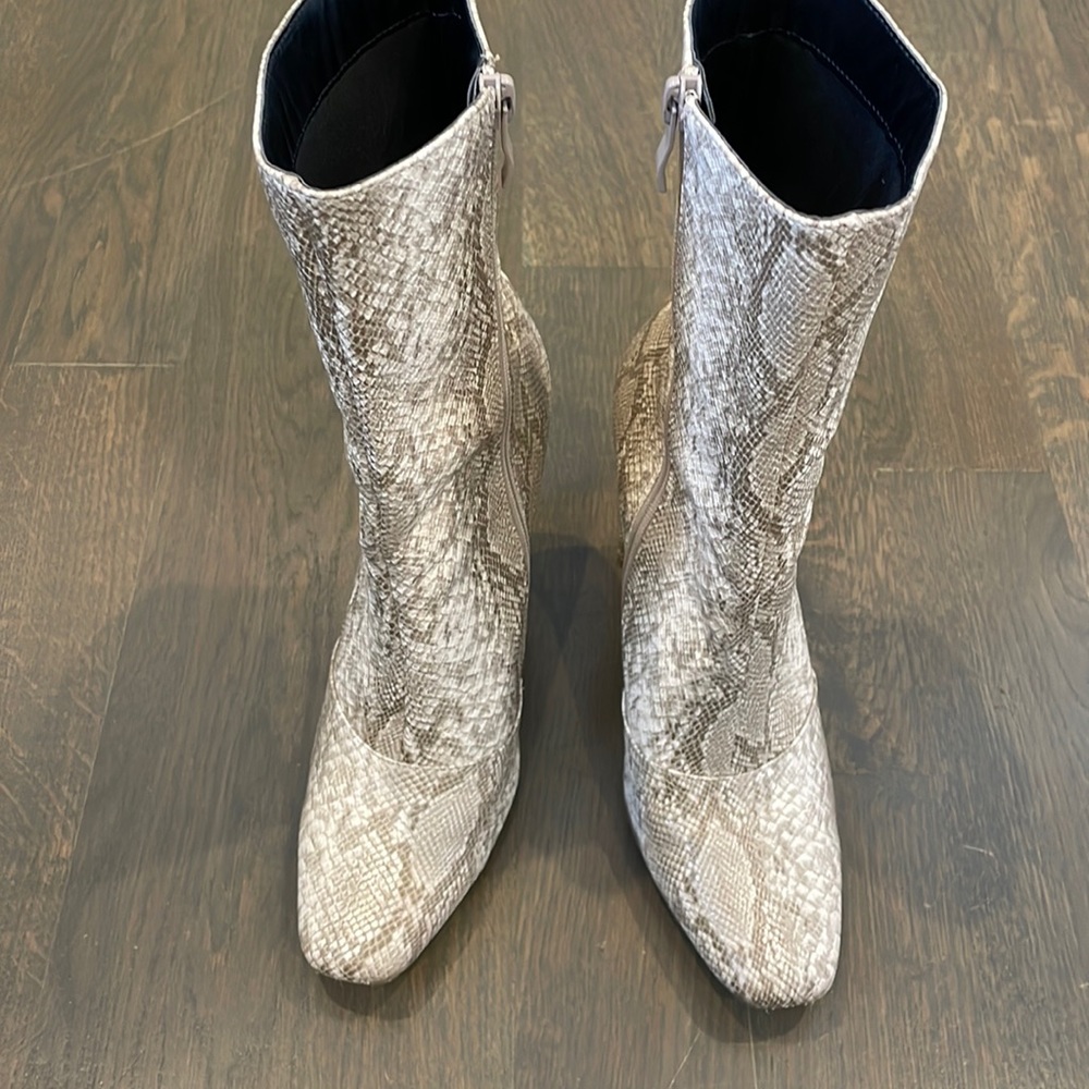 Snake skin heels. Mid calf. Zipper inside. Square toe.